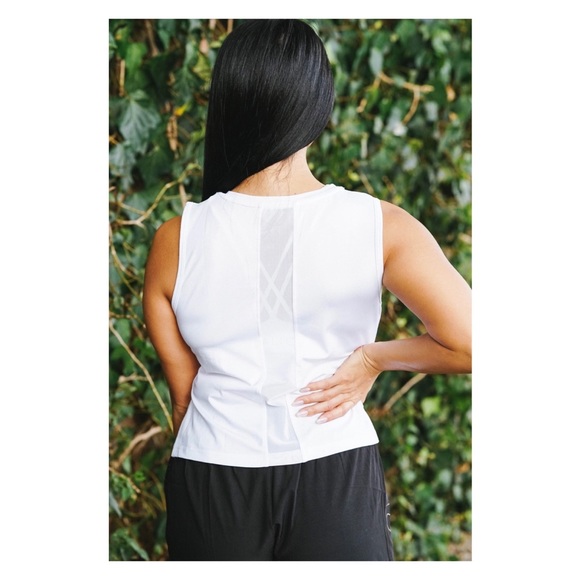 Halio White Crop Top - Picture 4 of 8